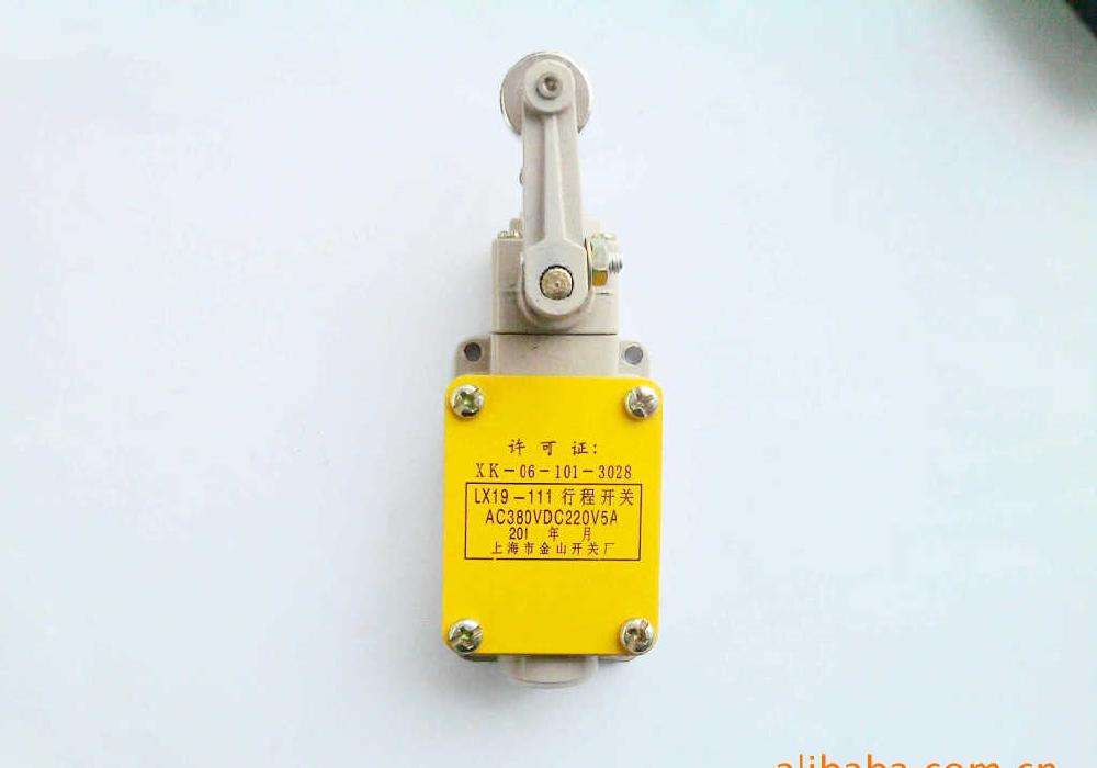 KW7钢丝柄 长164mm 3脚 行程限位中型微动开关V-15 15A250VAC报价
